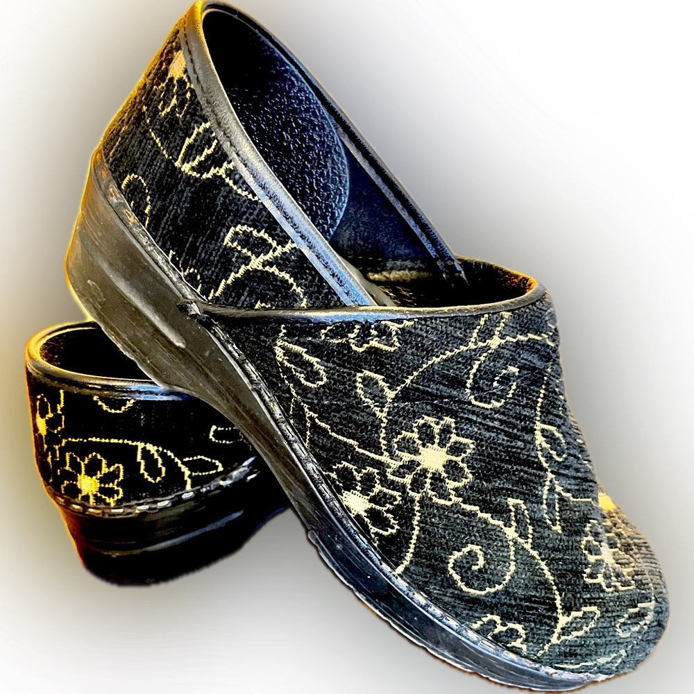 Sanita clogs size 40